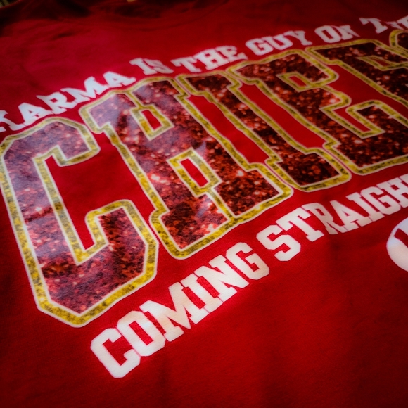 NWT LONG SLEEVE CHIEFS / TAYLOR SWIFTY LOVERS SHIRT - Picture 5 of 5